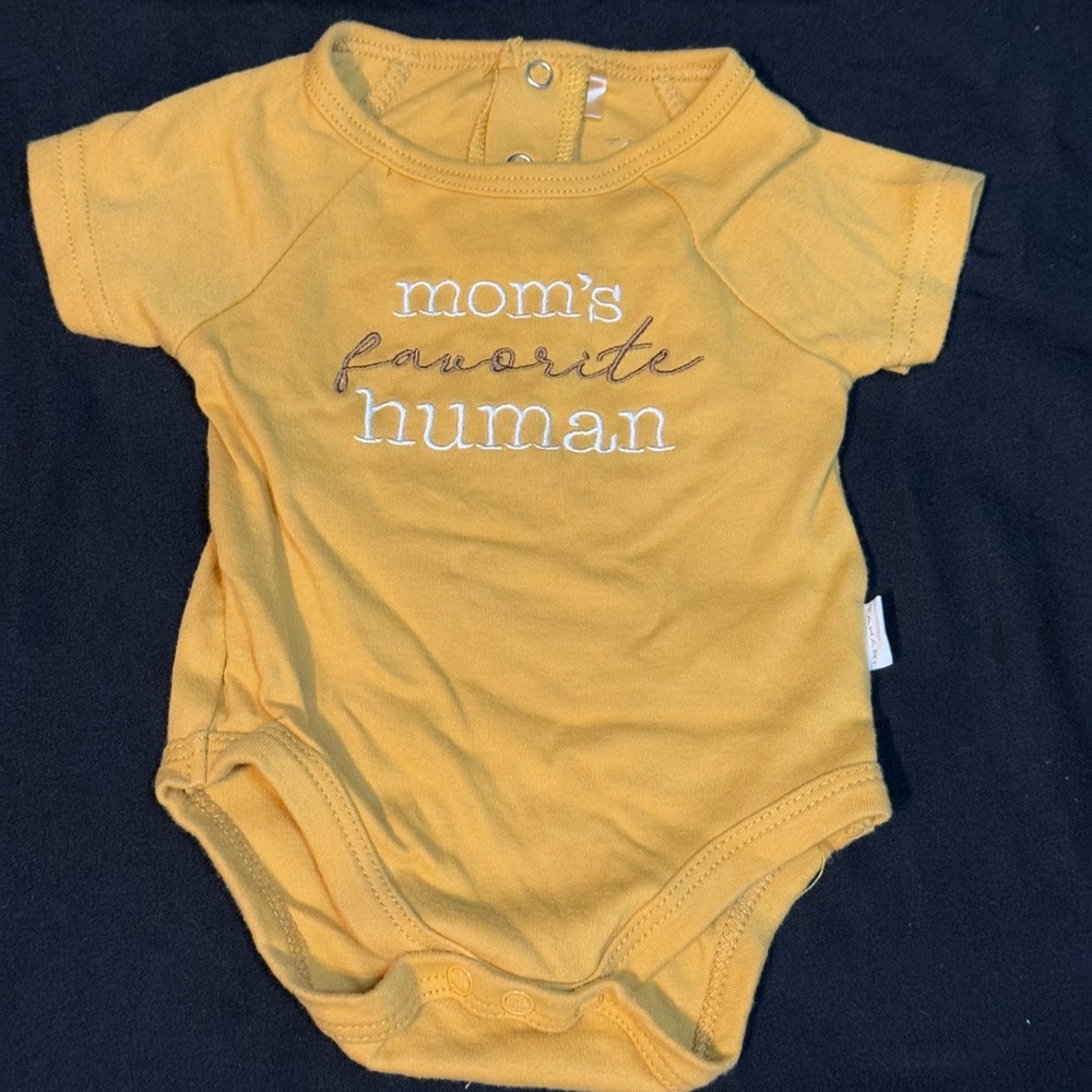 Tahari Baby "Mom's Favorite Human" Bodysuit – Size 0-3 Months 👶‎